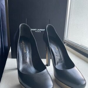 Saint Laurent Black and Gold Ziggy 105 Leather Pumps
